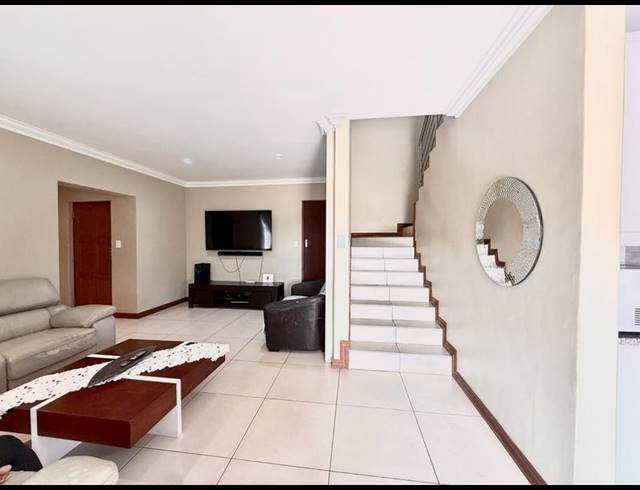3 BEDROOM HOUSE FOR SALE IN THATCHFIELD